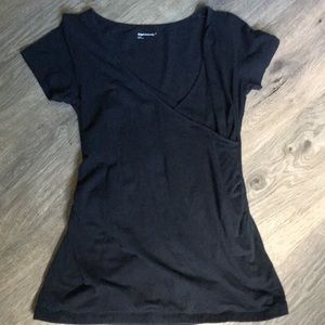 GUC Small Gap Black crossover maternity top